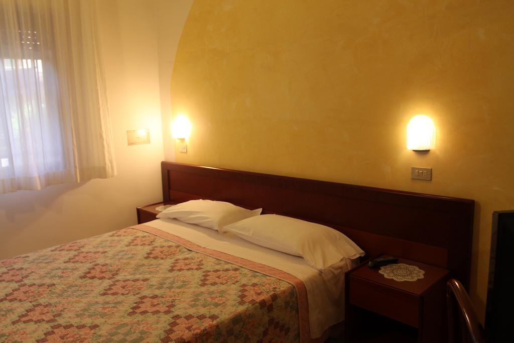 Hotel Adele Bellaria-Igea Marina Oda fotoğraf